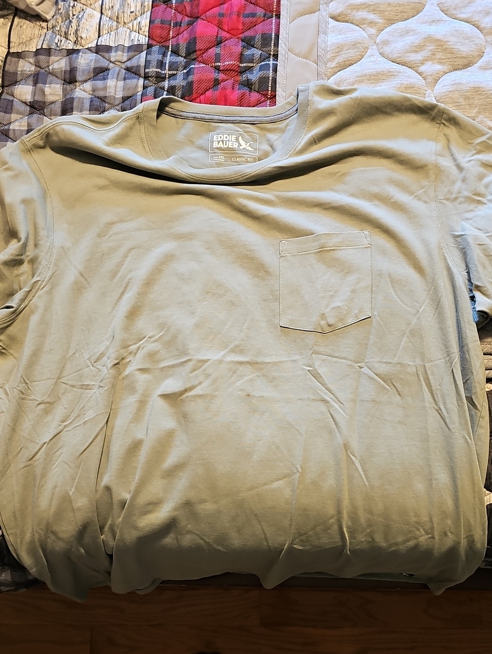 Eddie Bauer Short-Sleeve Pocket Tee in Olive